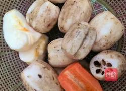 猪蹄肉莲藕汤的做法图解1
