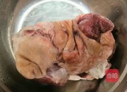 猪蹄肉莲藕汤的做法图解3