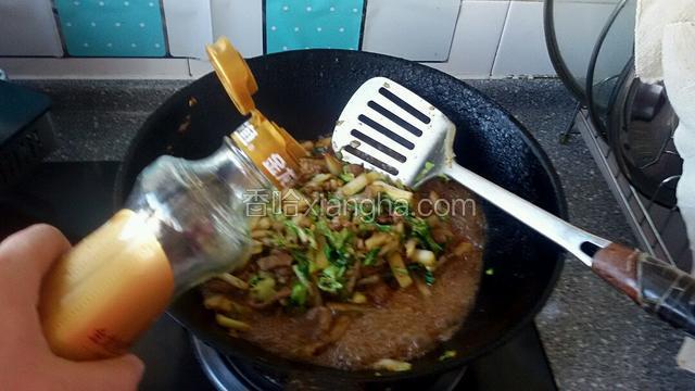 看大白菜段生软烂点几滴香油即可