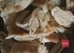 莲藕肉馅锅贴的做法图解24