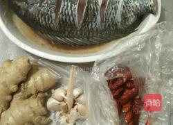 红烧鱼焖豆腐的做法图解1