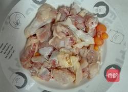 双椒蘑菇焖鸡块的做法图解1