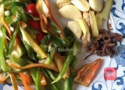 扁豆烧仔鸡的做法图解2