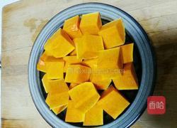 南瓜蒸红枣的做法图解2