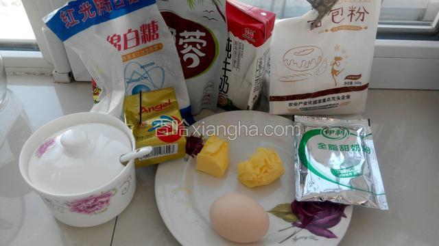 准备食材，黄油提前室温软化。