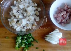 肉丁炒藕丁的做法图解1