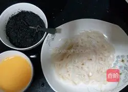 Illustration of how to make pho pizza 3