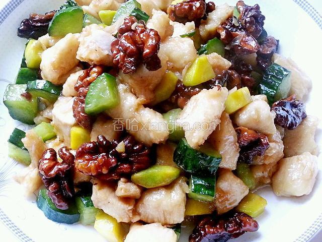 核桃仁炒鸡丁