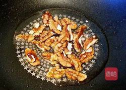 核桃仁炒鸡丁的做法图解2