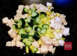 核桃仁炒鸡丁的做法图解4