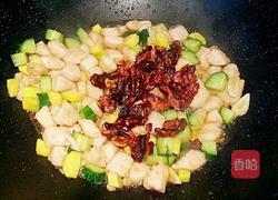 核桃仁炒鸡丁的做法图解5