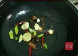 土豆蘑菇炖鸡块的做法图解4