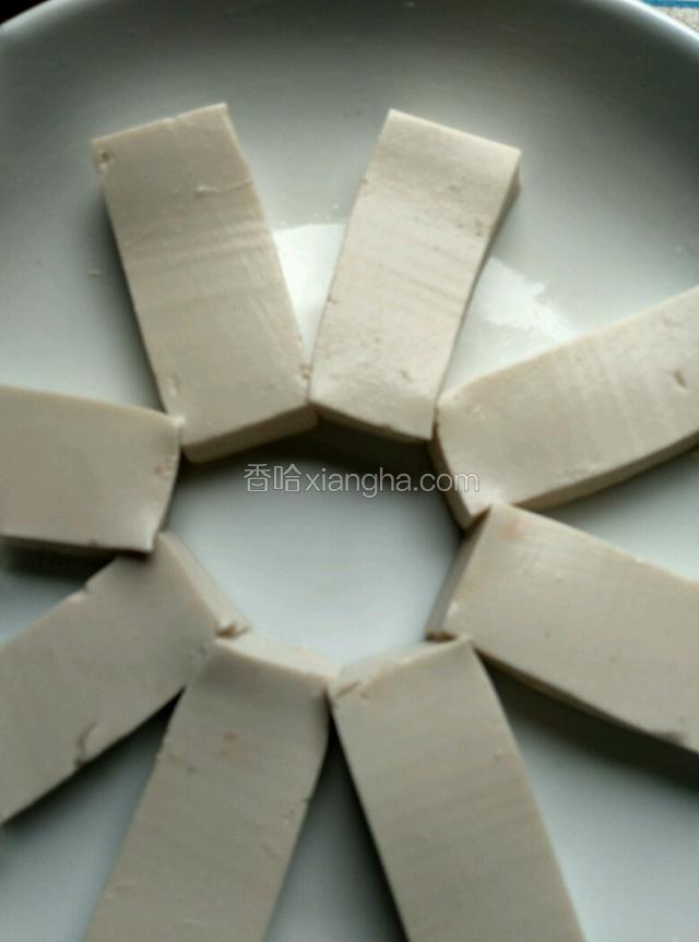 放入盘中摆放盘的周围。