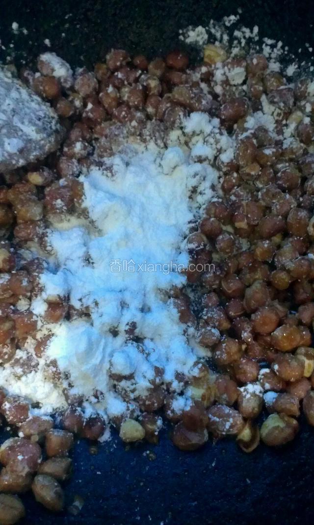 放淀粉翻拌均匀