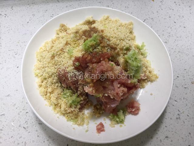 浇上第一步的调料