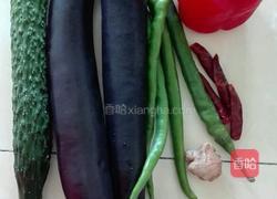 茄汁烧甜椒黄瓜的做法图解1