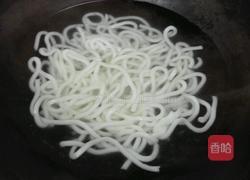 肥牛泡菜炒乌冬的做法图解2