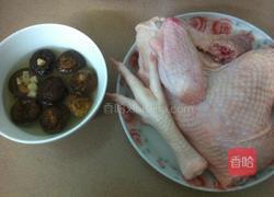 香菇瑶柱蒸鸡的做法图解1