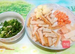 鱿鱼虾仁炒面的做法图解2