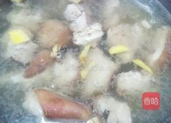 萝卜猪脚汤的做法图解1
