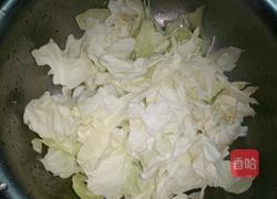 腊肉手撕包菜的做法图解1