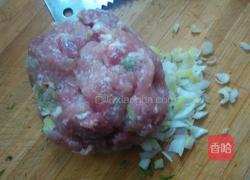 芹菜大肉馅饺子的做法图解5