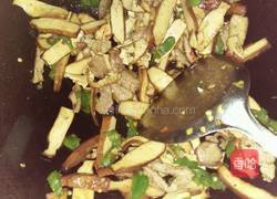 豆腐干炒肉片的做法图解3