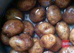 蒜香土豆饼的做法图解1