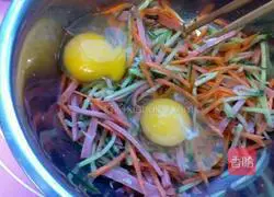 Illustration of how to make three-thread egg cake 3