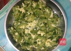 苦瓜炒鸡蛋的做法图解3