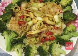 西兰花蒸巴沙鱼的做法图解6