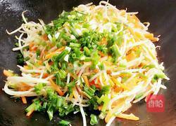 胡萝卜豆芽炒肉的做法图解10