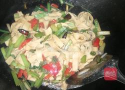 香芹炒千张的做法图解7