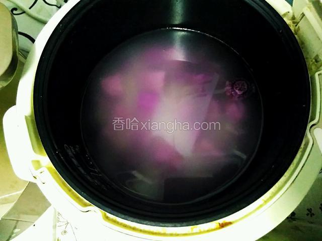 一起放电饭煲中。