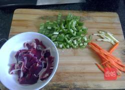 青椒炒鸭胗的做法图解1