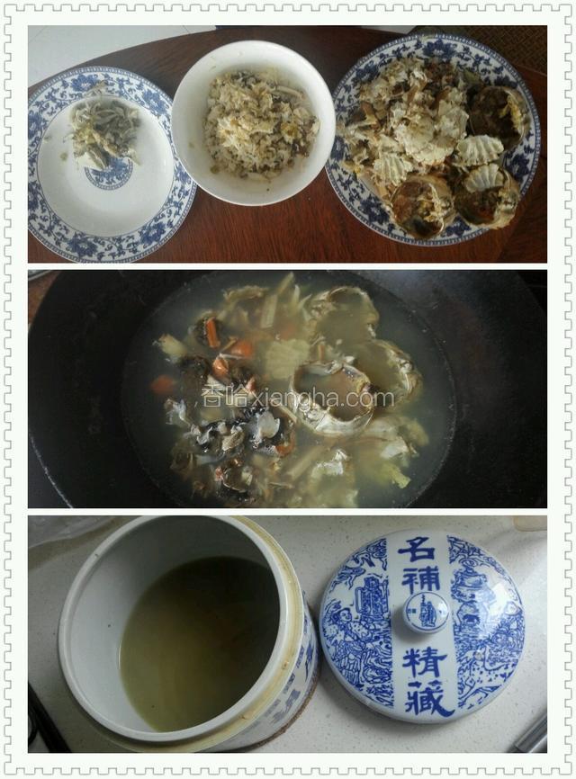 把拆蟹粉的壳和蒸螃蟹剩下的水混合，加水、底盐、生姜，沸后转中火5分钟。熄火，把汤汁滗出。