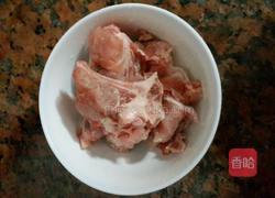 莲藕骨头汤的做法图解2