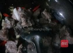 排骨烧土豆的做法图解2