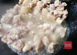 泡椒老干妈炒鸡的做法图解2