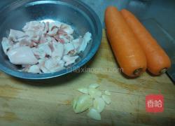 胡萝卜炒肉片的做法图解1