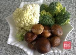 香菇炒花菜的做法图解1