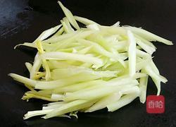 芹菜炒瘦肉的做法图解4