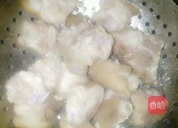 花生炖猪蹄的做法图解1