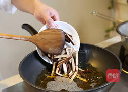 香干炒圆白菜的做法图解4