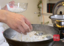 萝卜丝炖鲫鱼汤的做法图解7