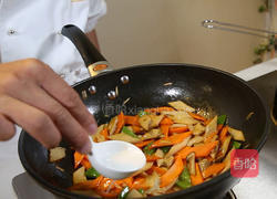 杏鲍菇炒胡萝卜的做法图解8