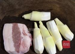 五花肉炒茭白的做法图解1
