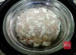 剁椒芹菜炒粉肠的做法图解2