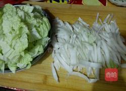 番茄鸡蛋炒白菜的做法图解1