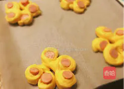 Illustration of how to make fancy sausage bread 6